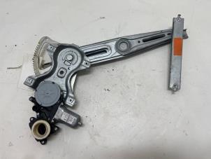 Gebruikte Ruitmechaniek 2Deurs links-voor Toyota Yaris II (P9) 1.0 12V VVT-i Prijs € 35,00 Margeregeling aangeboden door F. van den Mosselaar autodemontage