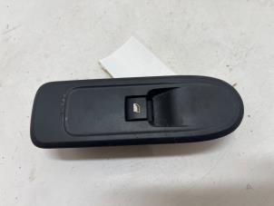 Gebruikte Schakelaar Elektrisch Raam Peugeot 308 CC (4B) 1.6 16V THP 150 Prijs € 10,00 Margeregeling aangeboden door F. van den Mosselaar autodemontage