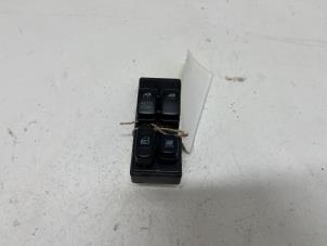 Gebruikte Schakelaar Elektrisch Raam Kia Carnival 2 (FIB/FLD) 2.9 HPDi 16V Prijs € 9,99 Margeregeling aangeboden door F. van den Mosselaar autodemontage