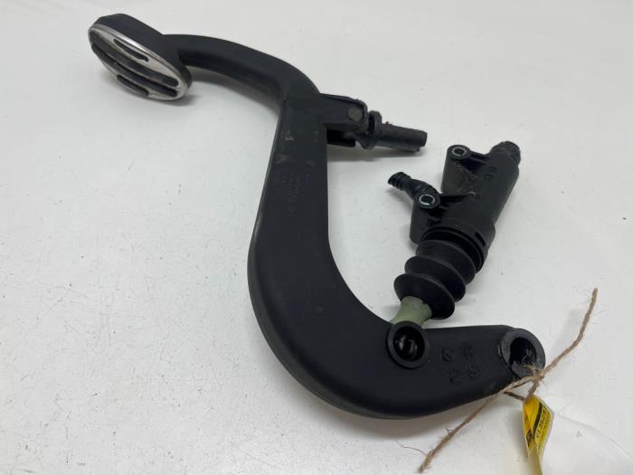 Gebruikte Koppeling Hoofd Cilinder Mini Clubman (R55) 1.6 16V Cooper S Prijs € 25,00 Margeregeling aangeboden door F. van den Mosselaar autodemontage