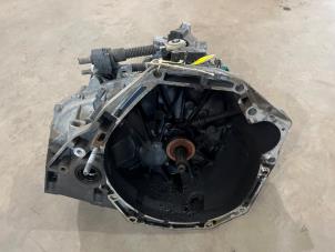 Gebruikte Versnellingsbak Renault Megane III Grandtour (KZ) 1.6 16V Prijs € 150,00 Margeregeling aangeboden door F. van den Mosselaar autodemontage