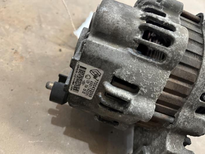Dynamo van een Renault Clio II (BB/CB) 1.2 2000