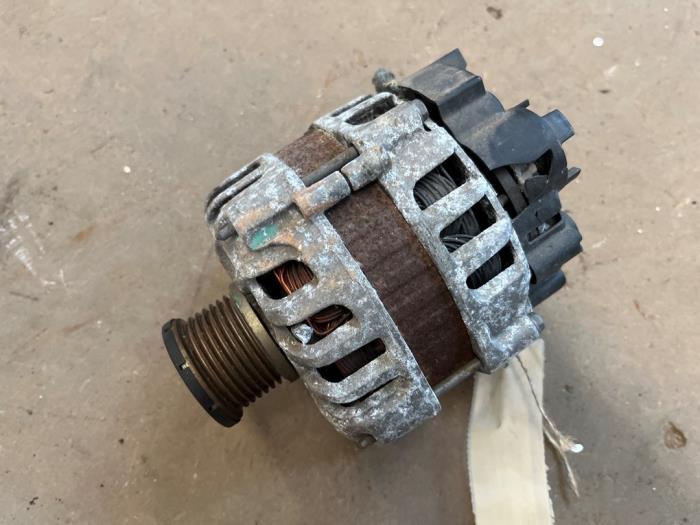 Gebruikte Alternator Renault Clio IV (5R) 0.9 Energy TCE 90 12V Prijs € 50,00 Margeregeling aangeboden door F. van den Mosselaar autodemontage