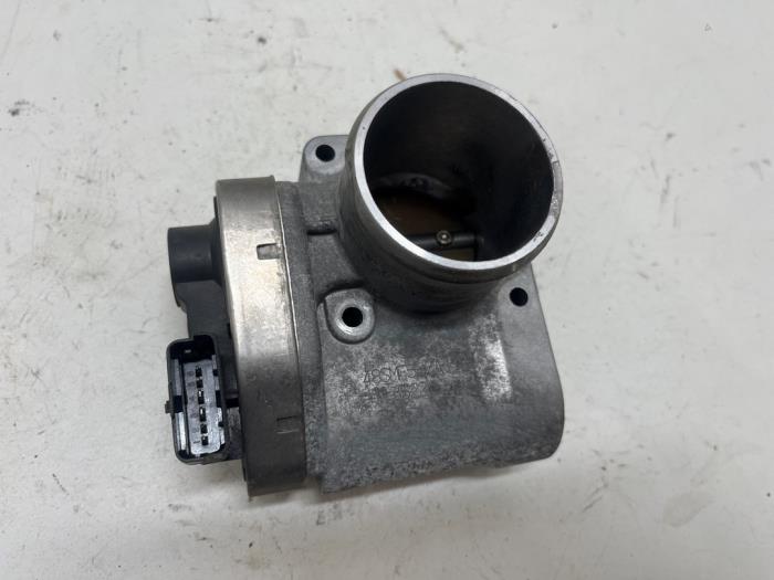 Gebruikte Gasklephuis Fiat Stilo (192A/B) 1.8 16V Prijs € 35,00 Margeregeling aangeboden door F. van den Mosselaar autodemontage