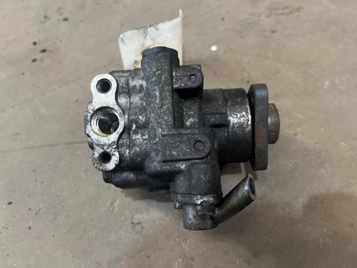 Gebruikte Servopomp Volkswagen Transporter T5 2.0 TDI DRF Prijs € 35,00 Margeregeling aangeboden door F. van den Mosselaar autodemontage