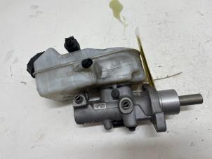 Gebruikte Hoofdremcilinder Volkswagen Transporter T5 2.0 TDI DRF Prijs € 15,00 Margeregeling aangeboden door F. van den Mosselaar autodemontage