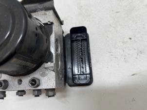 Gebruikte ABS Pomp Volkswagen Transporter T5 2.0 TDI DRF Prijs € 95,00 Margeregeling aangeboden door F. van den Mosselaar autodemontage