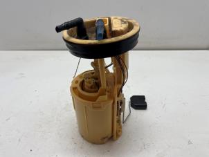 Gebruikte Tank element Pomp Volkswagen Transporter T5 2.0 TDI DRF Prijs € 35,00 Margeregeling aangeboden door F. van den Mosselaar autodemontage