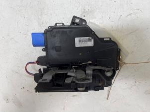 Gebruikte Deurslot Mechaniek 4Deurs links-voor Skoda Fabia II (5J) 1.2i Prijs € 15,00 Margeregeling aangeboden door F. van den Mosselaar autodemontage