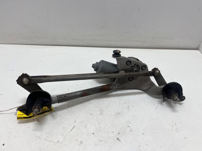 Ruitenwismotor+Mechaniek van een Toyota Yaris II (P9) 1.3 16V VVT-i 2009