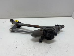 Gebruikte Ruitenwismotor + Mechaniek Toyota Yaris II (P9) 1.3 16V VVT-i Prijs € 50,00 Margeregeling aangeboden door F. van den Mosselaar autodemontage