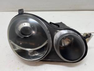 Gebruikte Rechter Koplamp Volkswagen Polo IV (9N1/2/3) 1.4 16V Prijs € 35,00 Margeregeling aangeboden door F. van den Mosselaar autodemontage