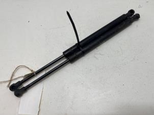 Gebruikte Gasdemperset Achterklep BMW 3 serie (E46/2C) 323 Ci 24V Prijs € 20,00 Margeregeling aangeboden door F. van den Mosselaar autodemontage