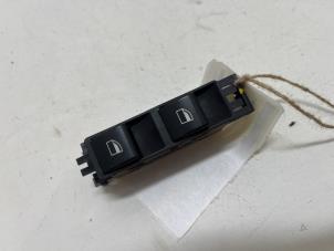 Gebruikte Ruit schakelaar elektrisch BMW 3 serie (E46/2C) 323 Ci 24V Prijs € 12,50 Margeregeling aangeboden door F. van den Mosselaar autodemontage