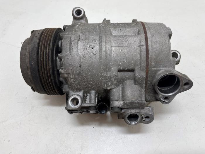 Gebruikte Aircopomp BMW 3 serie (E46/2C) 323 Ci 24V Prijs € 75,00 Margeregeling aangeboden door F. van den Mosselaar autodemontage