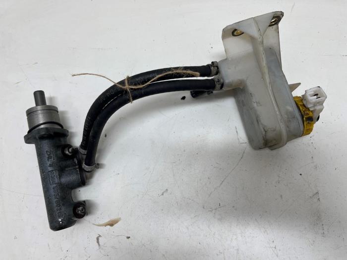 Gebruikte Hoofdremcilinder Fiat Coupé 2.0 20V Turbo Prijs € 25,00 Margeregeling aangeboden door F. van den Mosselaar autodemontage