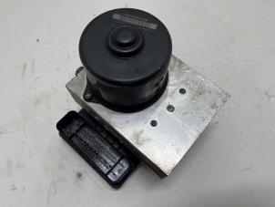 Gebruikte ABS Pomp Mercedes C Combi (S203) 2.2 C-200 CDI 16V Prijs € 25,00 Margeregeling aangeboden door F. van den Mosselaar autodemontage