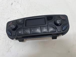Gebruikte Kachel Bedieningspaneel Mercedes C Sportcoupé (C203) 2.0 C-200K 16V Prijs € 35,00 Margeregeling aangeboden door F. van den Mosselaar autodemontage