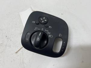 Gebruikte Schakelaar Licht Mercedes C Sportcoupé (C203) 2.0 C-200K 16V Prijs € 14,99 Margeregeling aangeboden door F. van den Mosselaar autodemontage