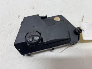 Gebruikte Schakelaar Stoelverwarming Mercedes S (W220) 4.3 S-430 V8 24V Prijs € 25,00 Margeregeling aangeboden door F. van den Mosselaar autodemontage