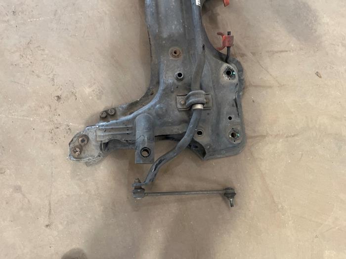 Subframe van een Fiat 500L (199) 0.9 TwinAir Turbo 105 2013