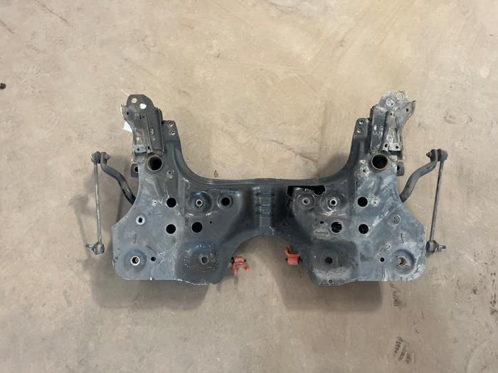 Subframe van een Fiat 500L (199) 0.9 TwinAir Turbo 105 2013