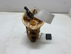 Gebruikte Brandstofpomp Elektrisch BMW 3 serie Touring (E46/3) 318d 16V Prijs € 20,00 Margeregeling aangeboden door F. van den Mosselaar autodemontage