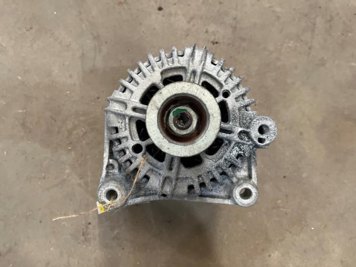 Gebruikte Alternator BMW 3 serie Touring (E46/3) 318d 16V Prijs € 50,00 Margeregeling aangeboden door F. van den Mosselaar autodemontage