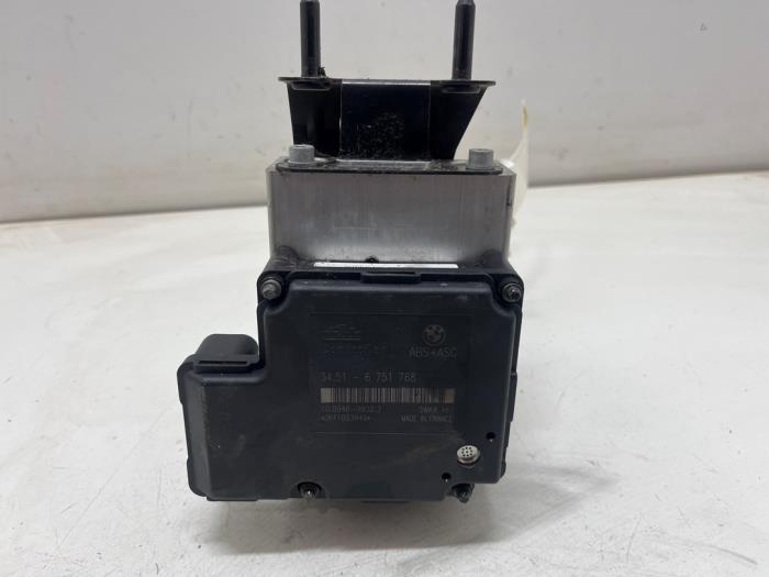 Gebruikte ABS Pomp BMW 3 serie Touring (E46/3) 320i 24V Prijs € 50,00 Margeregeling aangeboden door F. van den Mosselaar autodemontage
