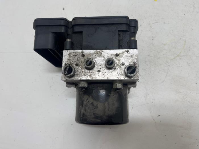 Gebruikte ABS Pomp Ford Focus 3 1.0 Ti-VCT EcoBoost 12V 100 Prijs € 45,00 Margeregeling aangeboden door F. van den Mosselaar autodemontage