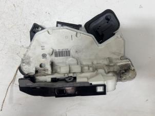 Gebruikte Deurslot Mechaniek 4Deurs links-voor Volkswagen Polo V (6R) 1.4 TDI DPF BlueMotion technology Prijs € 25,00 Margeregeling aangeboden door F. van den Mosselaar autodemontage
