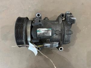 Gebruikte Aircopomp Renault Clio III (BR/CR) 1.2 16V 75 Prijs € 75,00 Margeregeling aangeboden door F. van den Mosselaar autodemontage