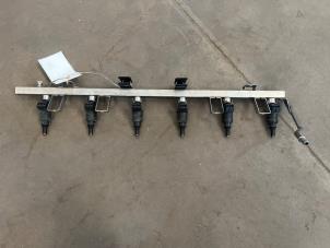 Gebruikte Injector brug BMW 5 serie (E60) 520i 24V Prijs € 50,00 Margeregeling aangeboden door F. van den Mosselaar autodemontage