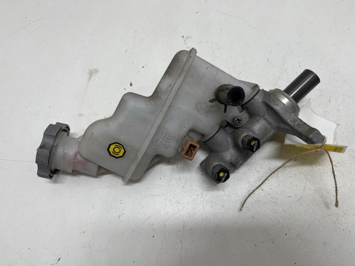 Gebruikte Hoofdremcilinder Kia Rio III (UB) 1.1 CRDi VGT 12V Prijs € 20,00 Margeregeling aangeboden door F. van den Mosselaar autodemontage