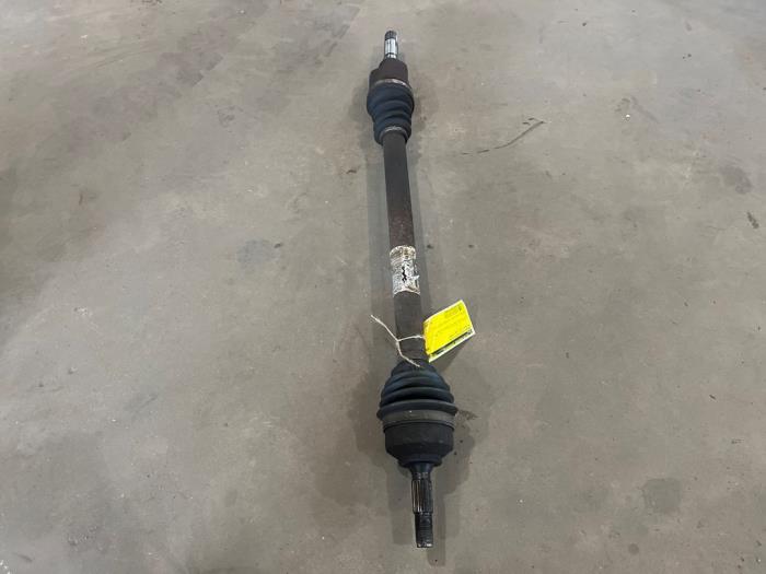 Aandrijfas rechts-voor van een Peugeot 207/207+ (WA/WC/WM) 1.4 2009