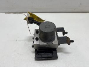 Gebruikte ABS Pomp BMW 5 serie (E60) 525i 24V Prijs € 15,00 Margeregeling aangeboden door F. van den Mosselaar autodemontage