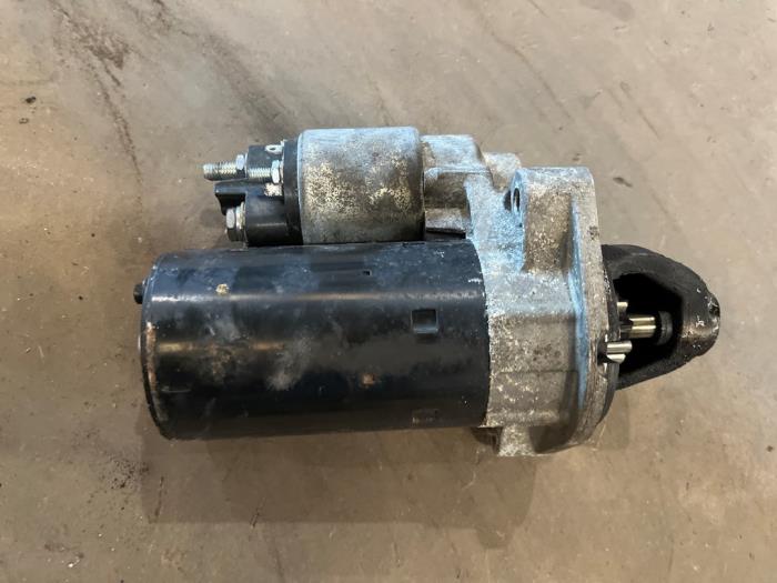 Startmotor van een BMW 5 serie (E60) 525i 24V 2004