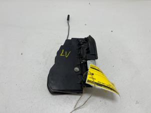 Gebruikte Slotmechaniek Portier 4Deurs links-voor BMW 1 serie (F20) 114i 1.6 16V Prijs € 35,00 Margeregeling aangeboden door F. van den Mosselaar autodemontage