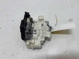 Gebruikte Deurslot Mechaniek 4Deurs links-achter Volkswagen Passat Variant (365) 1.4 TSI 16V Prijs € 15,00 Margeregeling aangeboden door F. van den Mosselaar autodemontage