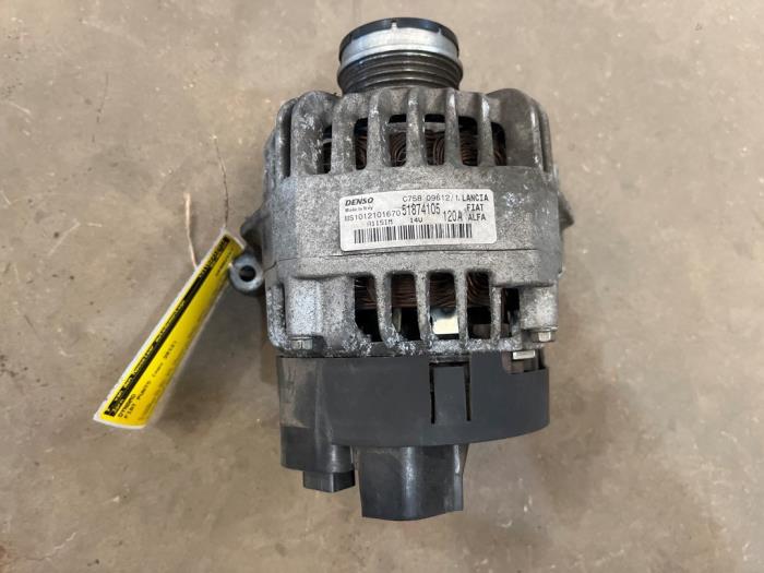 Gebruikte Alternator Fiat Punto III (199) 0.9 TwinAir Prijs € 50,00 Margeregeling aangeboden door F. van den Mosselaar autodemontage