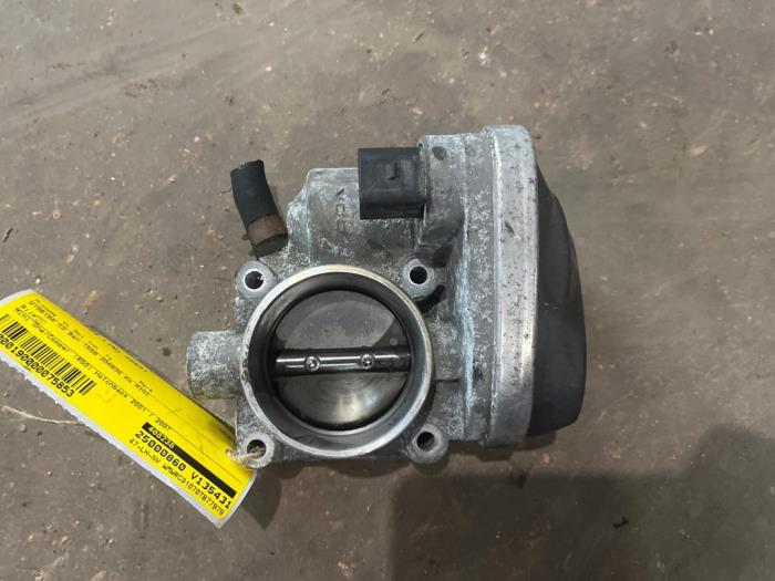 Gebruikte Gasklephuis BMW Mini (R50/53) 1.6 16V Cooper Prijs € 25,00 Margeregeling aangeboden door F. van den Mosselaar autodemontage