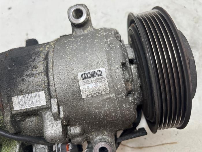 Aircopomp van een Renault Megane III Grandtour (KZ) 1.5 dCi 110 2012