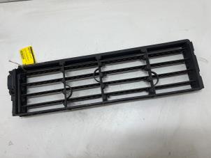 Gebruikte Luchtgeleider Renault Clio IV (5R) 0.9 Energy TCE 90 12V Prijs € 100,00 Margeregeling aangeboden door F. van den Mosselaar autodemontage