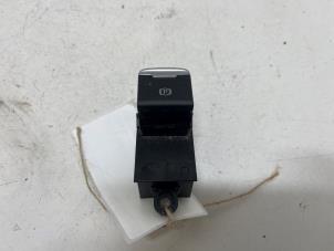 Gebruikte Handrem schakelaar Mazda CX-5 I (KE,GH) 2.2 Skyactiv D 175 16V 4WD Prijs € 45,00 Margeregeling aangeboden door F. van den Mosselaar autodemontage