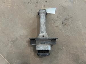 Gebruikte Versnellingsbak Steun Kia Optima 2.0 CVVT Hybrid 16V Prijs € 25,00 Margeregeling aangeboden door F. van den Mosselaar autodemontage