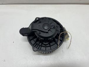Gebruikte Kachel Ventilatiemotor Kia Optima 2.0 CVVT Hybrid 16V Prijs € 50,00 Margeregeling aangeboden door F. van den Mosselaar autodemontage
