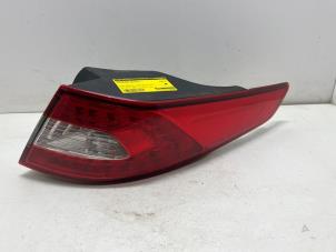 Gebruikte Achterlicht rechts Kia Optima 2.0 CVVT Hybrid 16V Prijs € 135,00 Margeregeling aangeboden door F. van den Mosselaar autodemontage