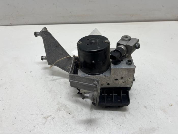 Gebruikte ABS Pomp Mercedes S (W220) 4.0 S-400 CDI V8 32V Prijs € 20,00 Margeregeling aangeboden door F. van den Mosselaar autodemontage