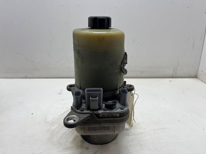 Gebruikte Pomp Servo Ford Focus 2 Wagon 1.8 16V Prijs € 75,00 Margeregeling aangeboden door F. van den Mosselaar autodemontage