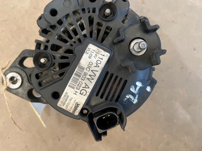 Dynamo van een Volkswagen Jetta III (1K2) 1.4 TSI 122 16V 2009
